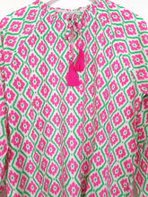 Lade das Bild in den Galerie-Viewer, TUNIKA BLUSE VISKOSE "PALMA" GRÜN PINK
