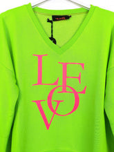 Lade das Bild in den Galerie-Viewer, MISS GOODLIFE V-NECK LOVE GRÜN NEON PINK
