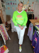 Lade das Bild in den Galerie-Viewer, MISS GOODLIFE V-NECK NAMASTÉ GLITTER GRÜN NEON PINK ORANGE
