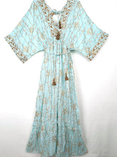 Lade das Bild in den Galerie-Viewer, BOHO MAXI KLEID TURQUOISE GOLD ONE SIZE
