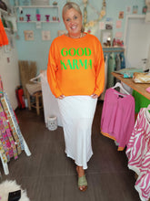 Lade das Bild in den Galerie-Viewer, MISS GOODLIFE ROUNDNECK &quot;GOOD KARMA GOOD LUCK&quot; NEON ORANGE
