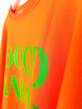 Lade das Bild in den Galerie-Viewer, MISS GOODLIFE ROUNDNECK &quot;GOOD KARMA GOOD LUCK&quot; NEON ORANGE
