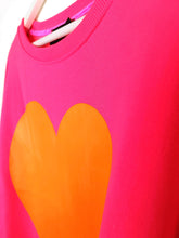 Lade das Bild in den Galerie-Viewer, MISS GOODLIFE ROUNDNECK &quot;BIG HEART&quot; NEON PINK
