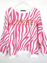 Lade das Bild in den Galerie-Viewer, MISS GOODLIFE ROUNDNECK &quot;L(I)EBE&quot; ZEBRA STRASS ROSÉ
