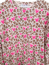 Lade das Bild in den Galerie-Viewer, PULLOVER ZWILLINGSHERZ WOLLE &quot;WILD LOVE HEARTS&quot; ONE SIZE
