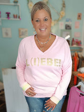 Lade das Bild in den Galerie-Viewer, MISS GOODLIFE SWEATER V-NECK L(I)EBE STRASS ROSE-NEONYELLOW
