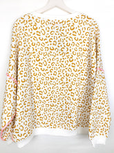 Lade das Bild in den Galerie-Viewer, MISS GOODLIFE SWEATER ROUNDNECK THINK PINK LEO SAND
