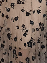 Lade das Bild in den Galerie-Viewer, TÜLL MAXI ROCK CAMEL BLACK FLOWERS ONE SIZE
