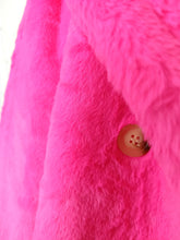 Lade das Bild in den Galerie-Viewer, KUSCHELJACKE DOPPELREIHER &quot;CLASSIC&quot; NEONPINK
