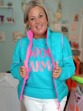 Lade das Bild in den Galerie-Viewer, MISS GOODLIFE SWEATER ROUNDNECK GOOD KARMA GOOD LUCK TURQUOISE
