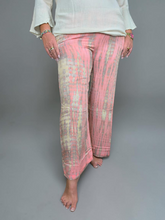 Lade das Bild in den Galerie-Viewer, PANTS HAILEY MOONSTONE CORAL HOT LAVA
