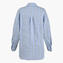 Lade das Bild in den Galerie-Viewer, BLUSE OVERSIZE LIGHT BLUE STRIPES SOFIE SCHNOOR
