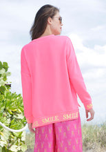 Lade das Bild in den Galerie-Viewer, MISS GOODLIFE V-NECK NAMASTÉ SMILE STRASS NEON-PINK GELB
