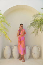 Lade das Bild in den Galerie-Viewer, DRESS LOIS MENTAWAI FUCHSIA-ORANGE HOT LAVA
