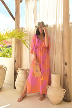 Lade das Bild in den Galerie-Viewer, DRESS ALANA MENTAWAI FUCHSIA-ORANGE HOT LAVA
