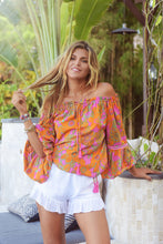 Lade das Bild in den Galerie-Viewer, BLUSE HIPPIE DREAM FLOWER POWER FUCHSIA/ORANGE HOT LAVA
