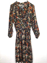 Lade das Bild in den Galerie-Viewer, KLEID MIDI FLOWERS SCHWARZ ONE SIZE - hippie style and more
