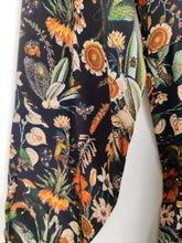 Lade das Bild in den Galerie-Viewer, KLEID MIDI FLOWERS SCHWARZ ONE SIZE - hippie style and more
