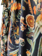 Lade das Bild in den Galerie-Viewer, KLEID MIDI FLOWERS SCHWARZ ONE SIZE - hippie style and more
