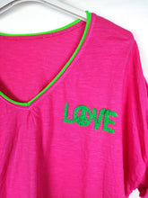 Lade das Bild in den Galerie-Viewer, T-SHIRT "LOVE" PINK GRÜN ONE SIZE
