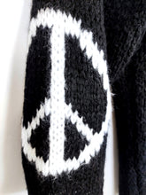 Lade das Bild in den Galerie-Viewer, STRICKJACKE CARDIGAN WOLLMIX &quot;PEACE&quot; BLACK ONE SIZE
