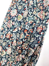 Lade das Bild in den Galerie-Viewer, KLEID DRESS BLACK FLOWERS ONE SIZE
