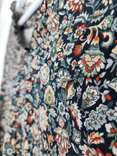Lade das Bild in den Galerie-Viewer, KLEID DRESS BLACK FLOWERS ONE SIZE
