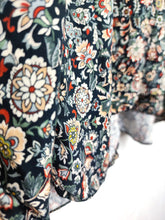 Lade das Bild in den Galerie-Viewer, KLEID DRESS BLACK FLOWERS ONE SIZE
