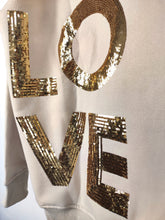 Lade das Bild in den Galerie-Viewer, HOODIE ZWILLINGSHERZ BW &quot;DOREA&quot; LOVE BEIGE ONE SIZE

