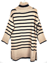 Lade das Bild in den Galerie-Viewer, STRICK KLEID STRIPES CAMEL ONE SIZE
