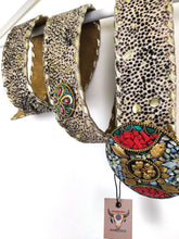 Lade das Bild in den Galerie-Viewer, GÜRTEL ECHT LEDER ANIMAL PRINT GOLD
