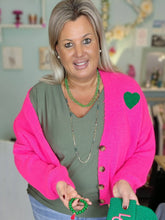 Lade das Bild in den Galerie-Viewer, STRICK JACKE PINK GREEN HEART WOLLMIX ONE SIZE
