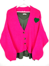 Lade das Bild in den Galerie-Viewer, STRICK JACKE PINK GREEN HEART WOLLMIX ONE SIZE
