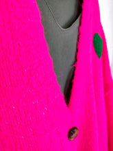 Lade das Bild in den Galerie-Viewer, STRICK JACKE PINK GREEN HEART WOLLMIX ONE SIZE
