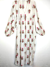 Lade das Bild in den Galerie-Viewer, MAXI KLEID CREME BESTICKT ONE SIZE
