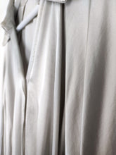 Lade das Bild in den Galerie-Viewer, BLUSE SATIN SILVER SHINY ONE SIZE
