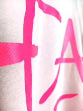 Lade das Bild in den Galerie-Viewer, MISS GOODLIFE FAME ROUNDNECK ROSA NEON-PINK
