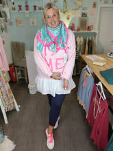 Lade das Bild in den Galerie-Viewer, MISS GOODLIFE FAME ROUNDNECK ROSA NEON-PINK
